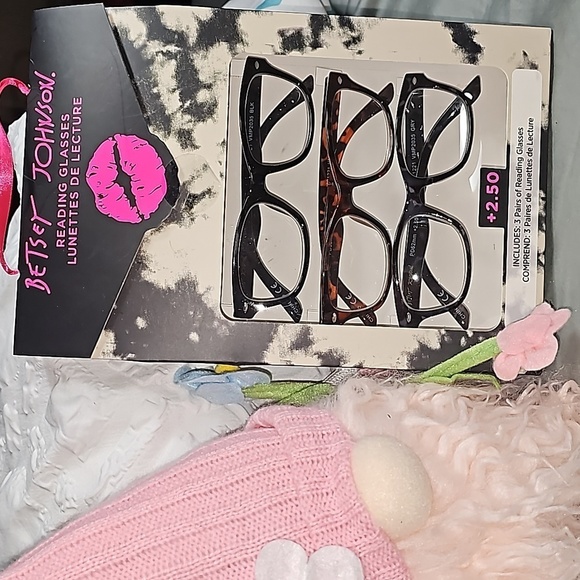 NWT BETSEY JOHNSON 2.50 READING GLASSES - Picture 1 of 5